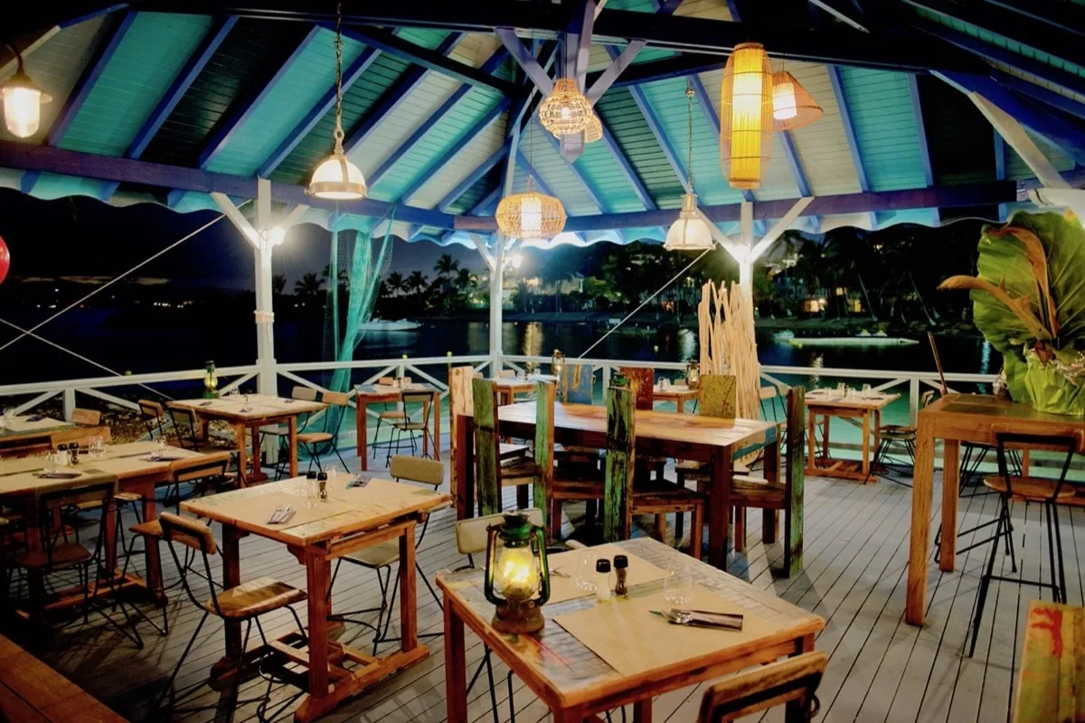 Terrasse illuminée au Gosier
